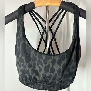 LOOK‎ HOT  WITH THIS Victoria Secret Sports Bra Size Small